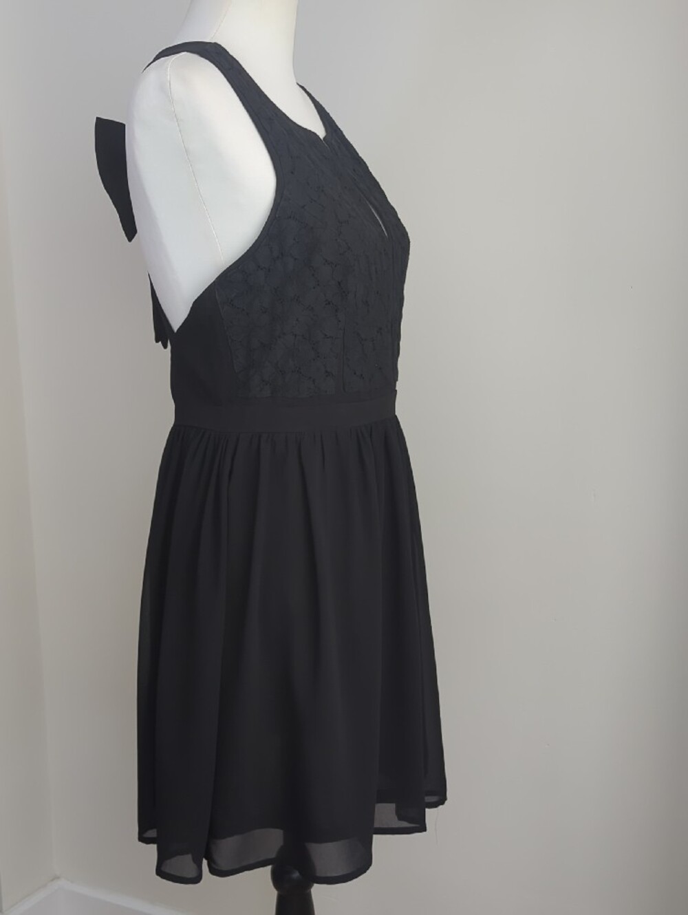 Tea n Cup Like New Black Open Back Cross Bow Dress Skater Mini Cocktail SMALL - Picture 6 of 11